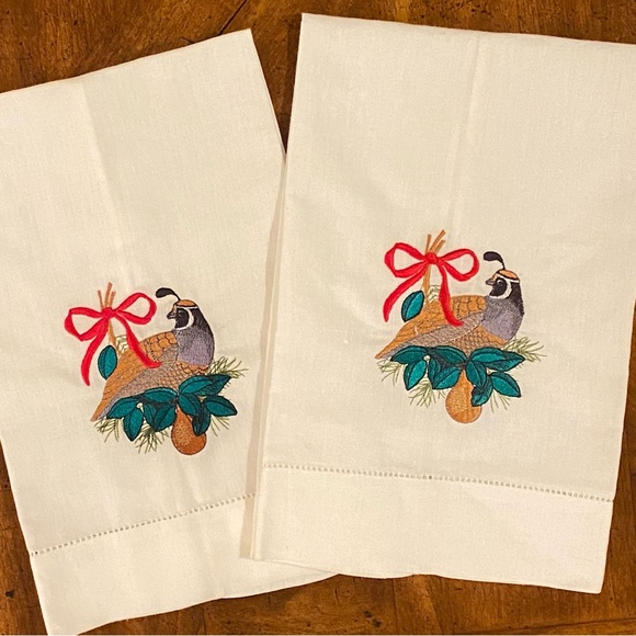 Pair of Festive Tea Towels with a Partridge in a Pear a tree Design - Picture 7 of 7